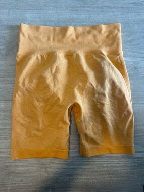Seamless High-Waist Bike Shorts in Mustard